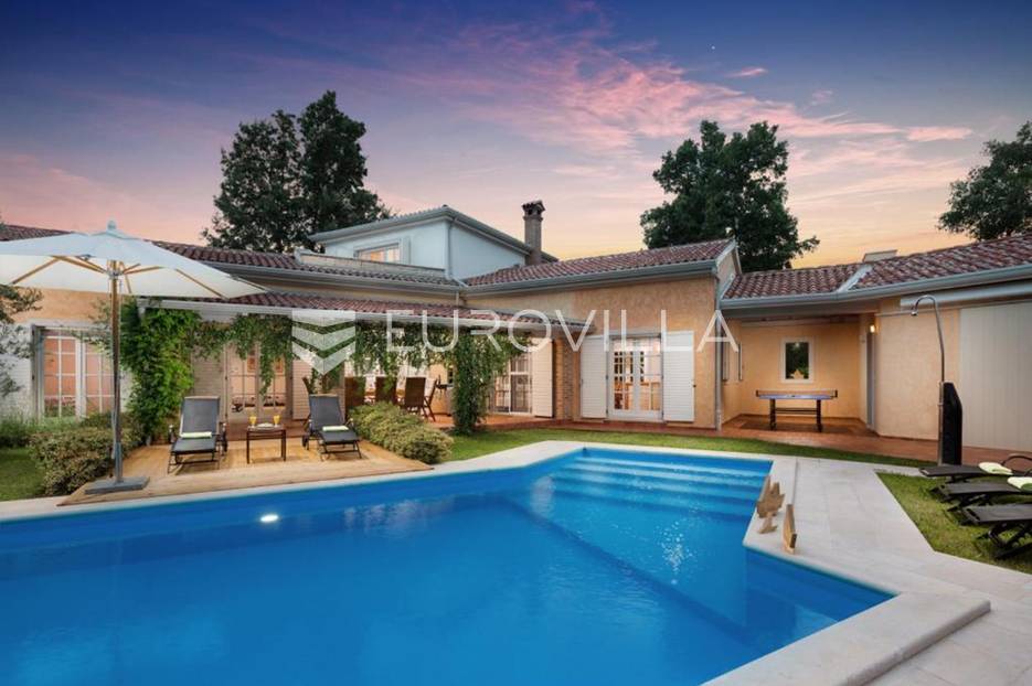 VIŠNJAN, kuća s bazenom i velikom okućnicom - cover