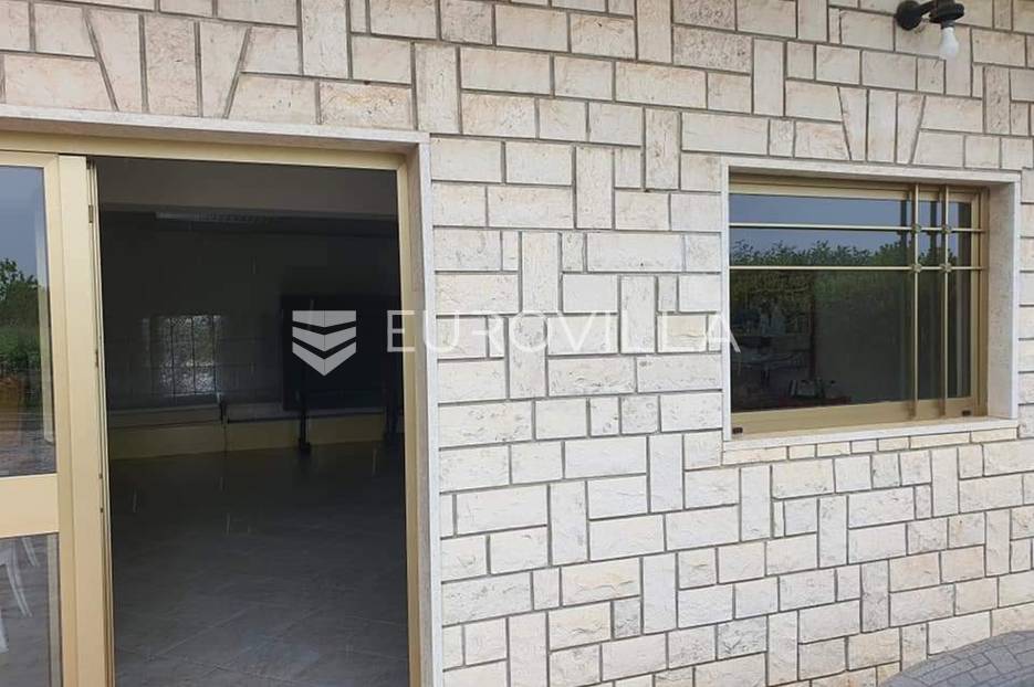 Krnica, Peruški, poslovni prostor za tihu djelatnost, 60 m2 - cover