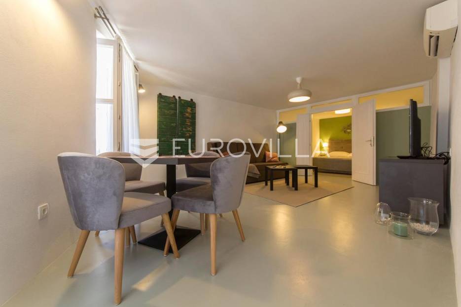 Istra, Rovinj, predivan stan NKP 49,02m2 u starom gradu na 150 metara od mora - cover