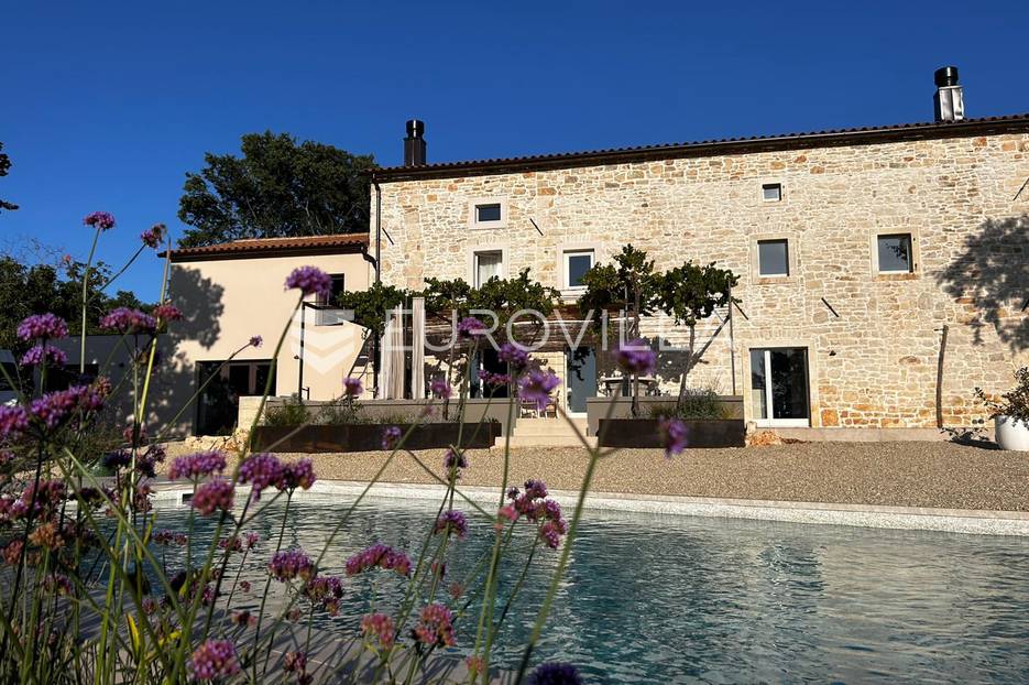 Labin, Šumber, unikatna samostojeća villa  na velikoj okućnici s pogledom - cover