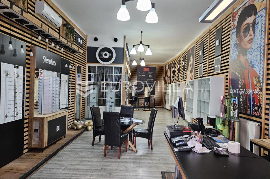 Vinkovci, Centar, atraktivan poslovni prostor  88 m2 + dodatna etaža ispod prostora - cover