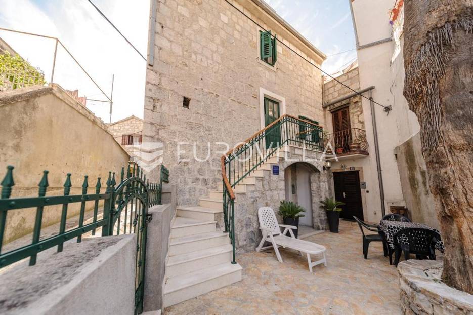 Split, Varoš - dvosoban stan dostupan od listopada 2024. - cover