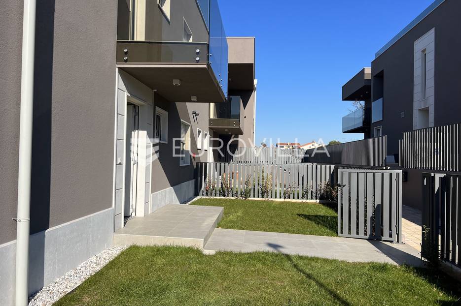 Poreč, moderan četverosobni stan  od 163 m2 s velikom krovnom terasom - cover