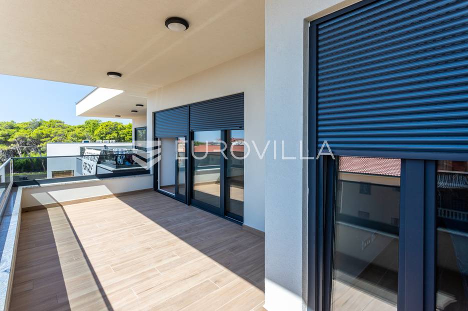 Pag, Povljana, dvosoban stan na drugom katu stambene zgrade - cover