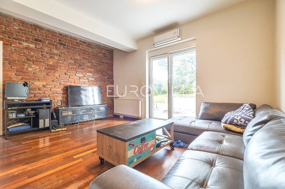 Zagreb, Bijenik peterosoban stan NKP 112 m2 + VPM - cover