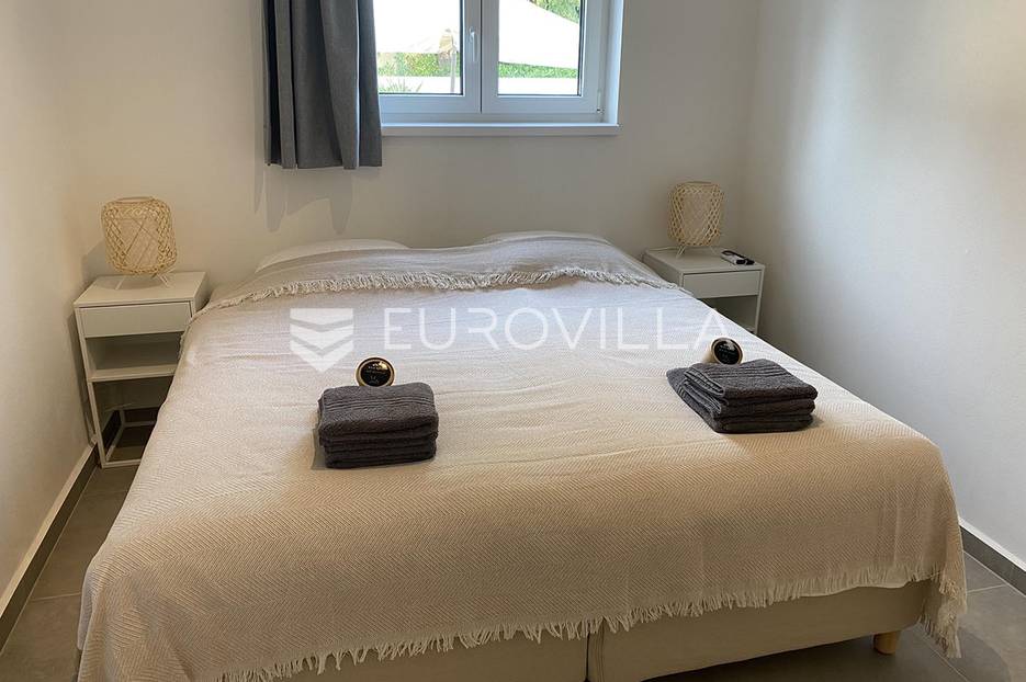 Premantura, peterosoban stan, 500 m od plaže, NKP 123 m2 - cover