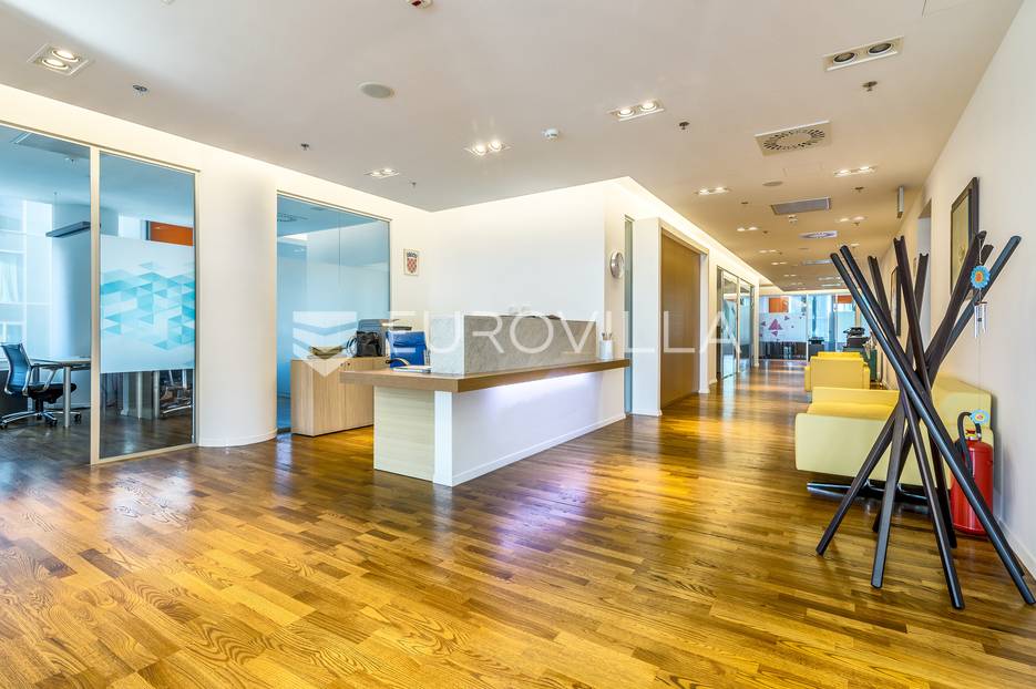 Radnička cesta luksuzno namješten i opremljen ured 480m2 + 5 garaža - cover