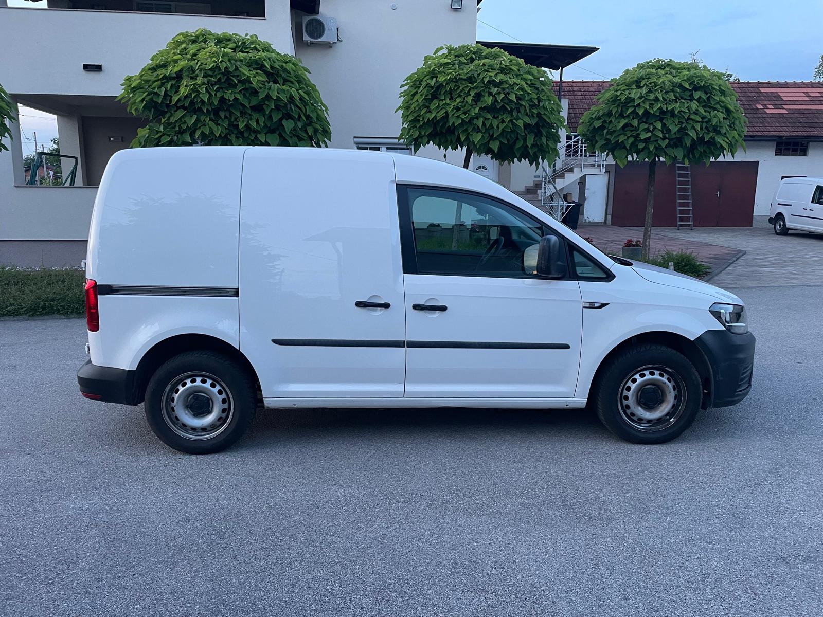 VW Caddy 2,0 TDI–N1-KLIMA-PARKING SENZORI–JAMSTVO–TOP STANJE - cover