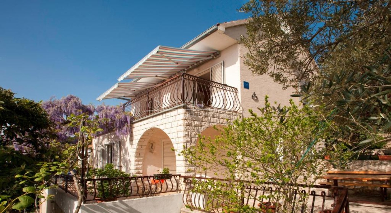 Trogir, Mavarštica - kuća s okućnicom - cover