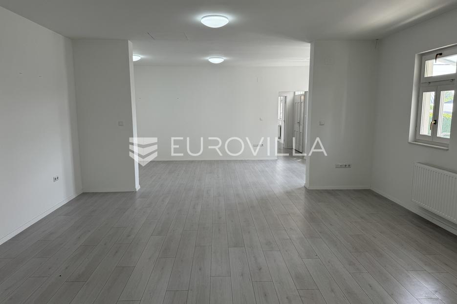 Dugo Selo, zgrada poslovne namjene 240 m2, dva parkirna mjesta - cover