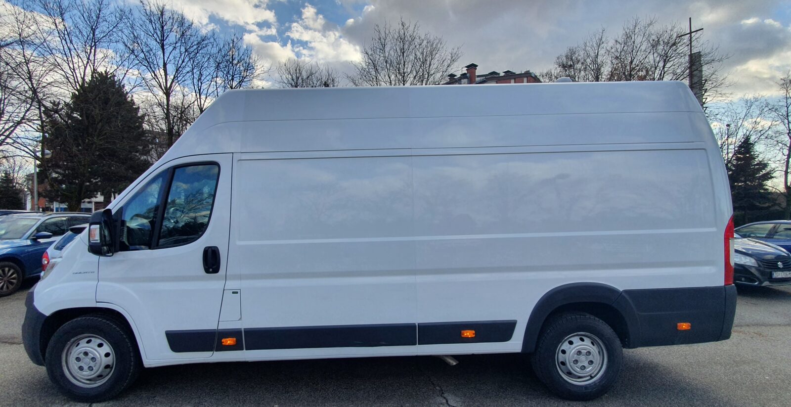 Jeftino na relaciji Zagreb-more ! Maxi kombi 17m3 - cover
