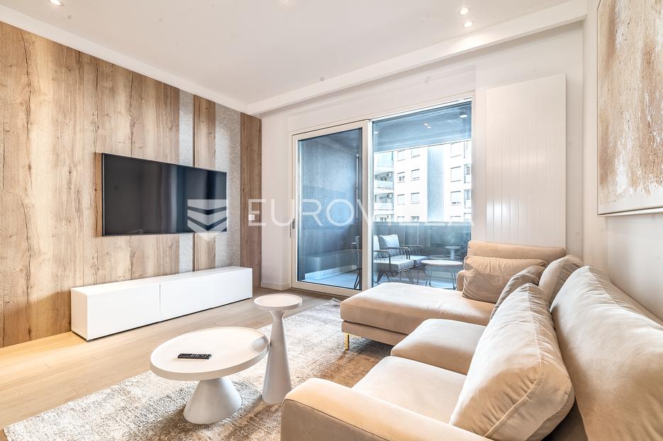 Zagreb, Heinzelova VMD, prekrasan četverosoban stan 113 m2 + 2 PGM - cover