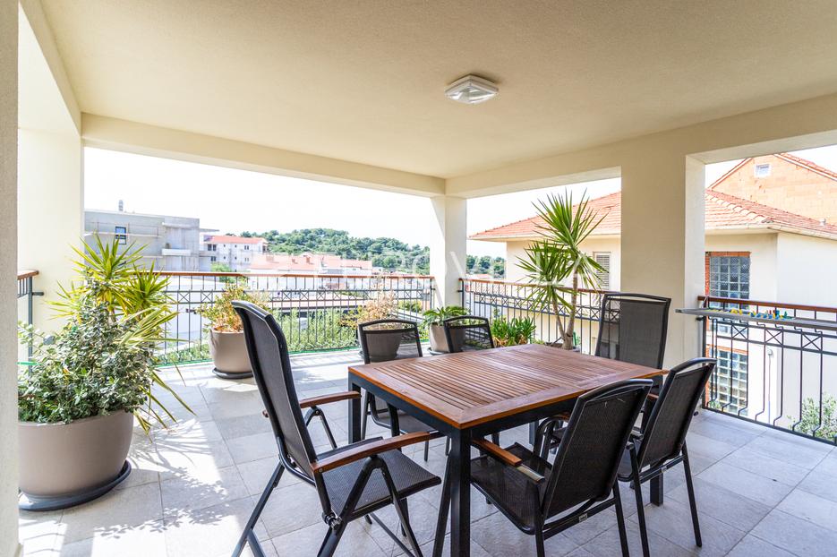 Hvar, prekrasan dvosoban stan s izlazom na prostranu terasu- C2/S3 - cover