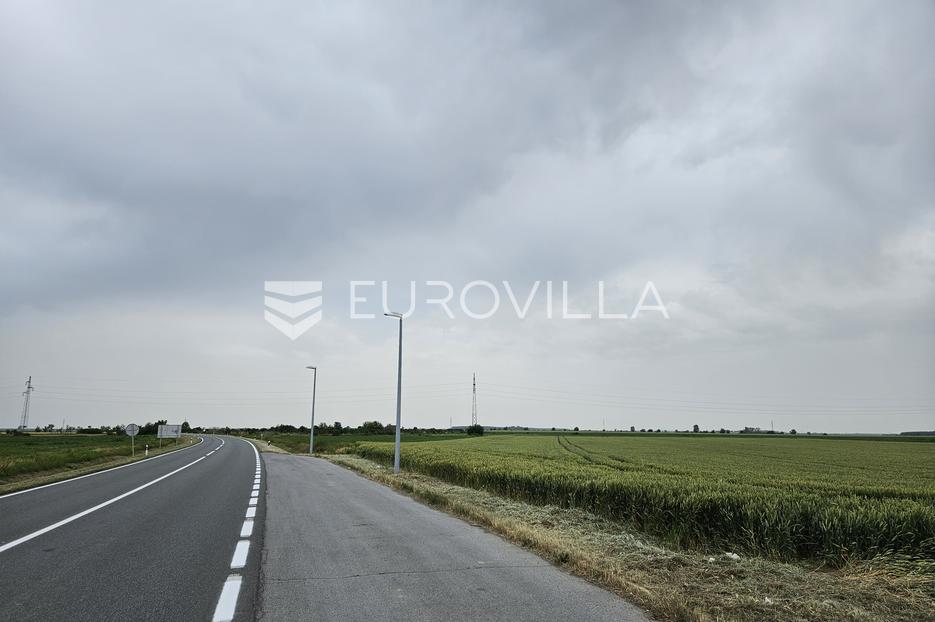 Čepin, obilaznica - uz benzinsku crpku i autocestu, zemljište 5038 m2 - cover