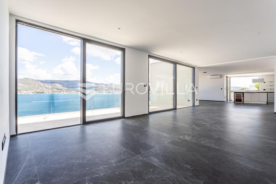 Okrug, moderna novoizgrađena vila s pogledom na more - cover