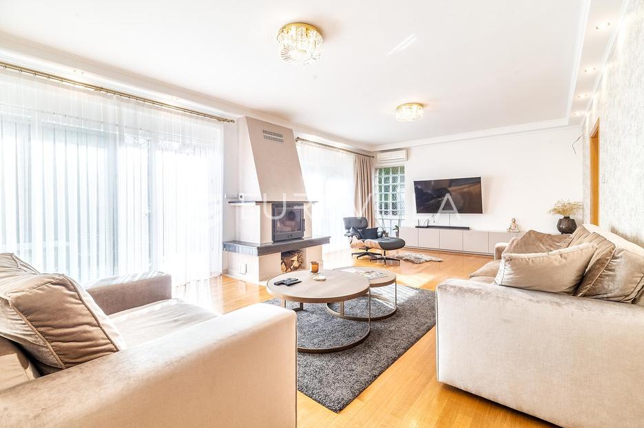 Samobor, Perivoj, luksuzna obiteljska vila NKP 200m2 s vrtom i jezerom - cover