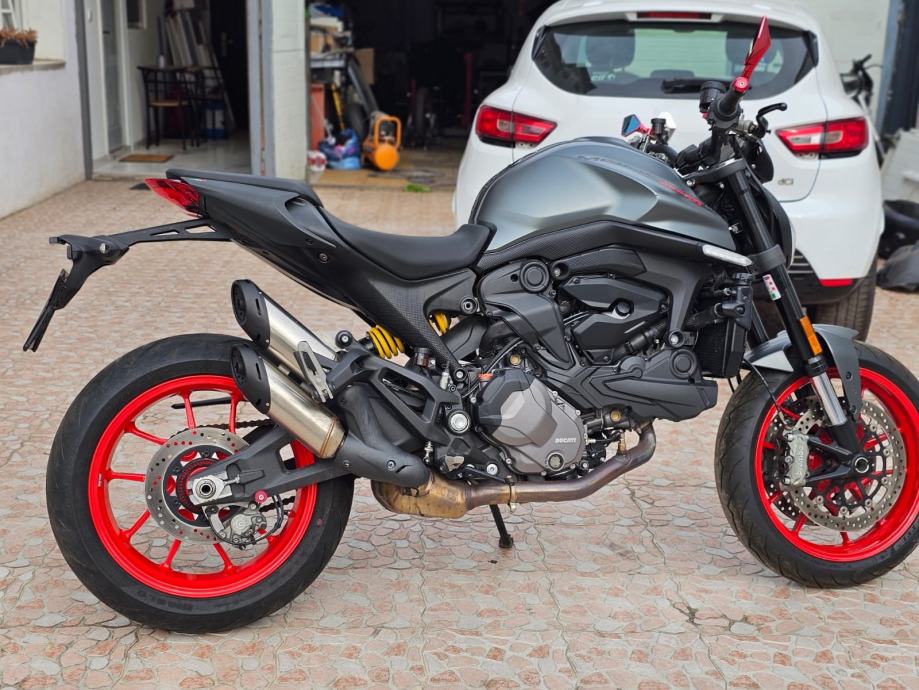 Ducati monster, 2022 god. - cover