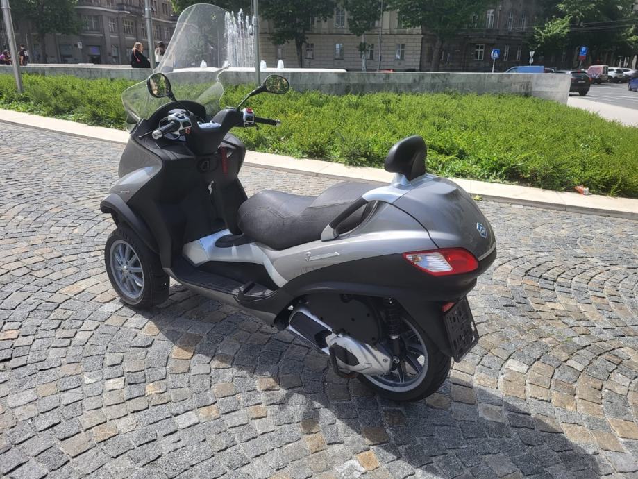 Piaggio MP3 300ie, 2010 god. - cover