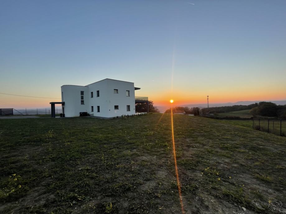 KUĆA, PRODAJA, BREZNIČKI HUM, RADEŠIĆ, 225 M2 (prodaja) - cover