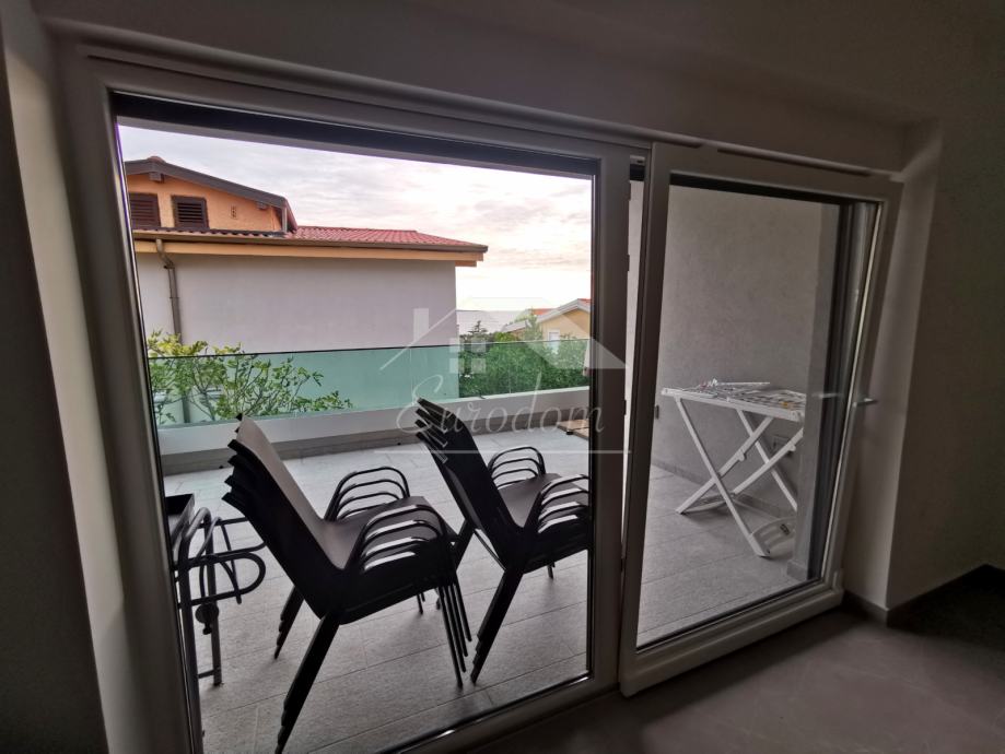 PREDIVAN ČETVEROSOBAN APARTMAN,80m do mora (prodaja) - cover