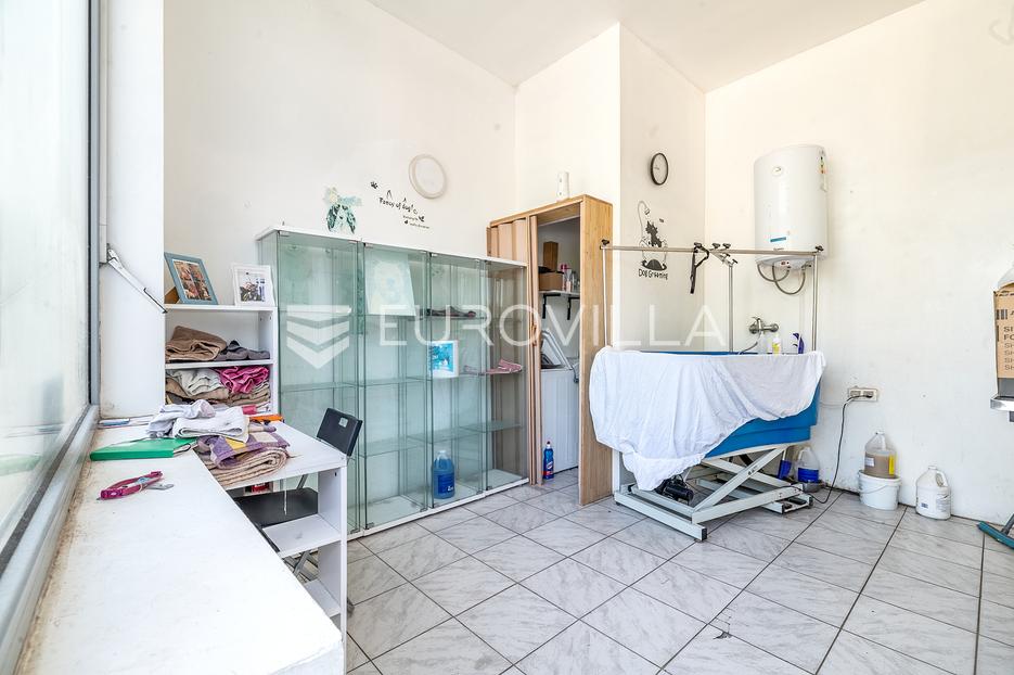 Samobor, centar, prodaja poslovnog prostora NKP 13,75m2 - cover