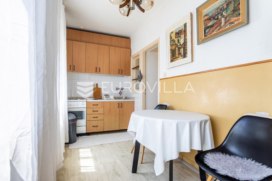 Split, Poljud, jednosoban stan na odličnoj lokaciji, za renovaciju - cover