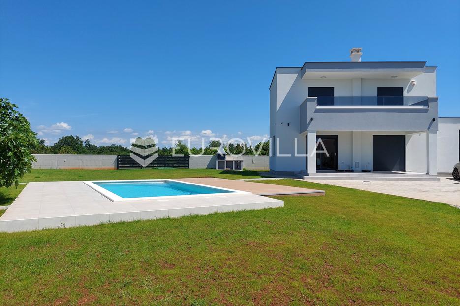 Istra, Svetvinčenat, predivna katnica s bazenom okružena šumom - cover