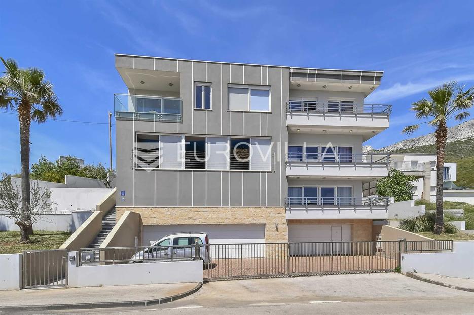 Solin, Kučine - vila s unutarnjim bazenom i panoramskim pogledom - cover