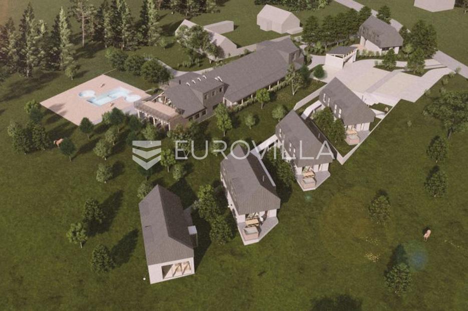 Plitvice, građevinsko zemljište 31.000 m2 s postojećim objektom - cover