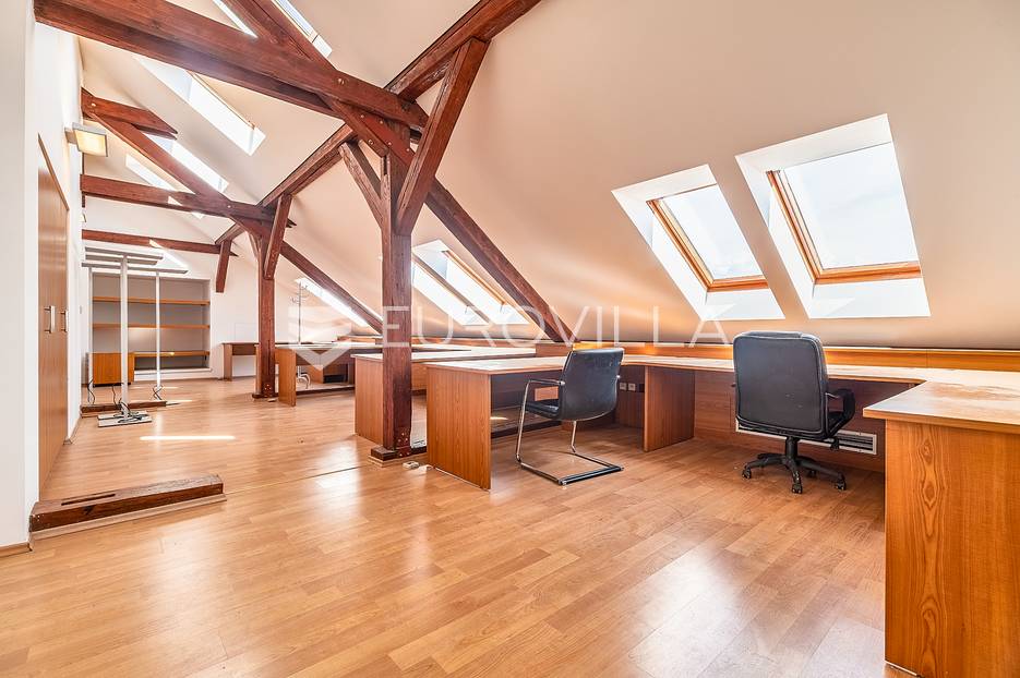 Zagreb, Trg Bana Jelačića, ekskluzivan ured 110 m2 na 4. katu - cover