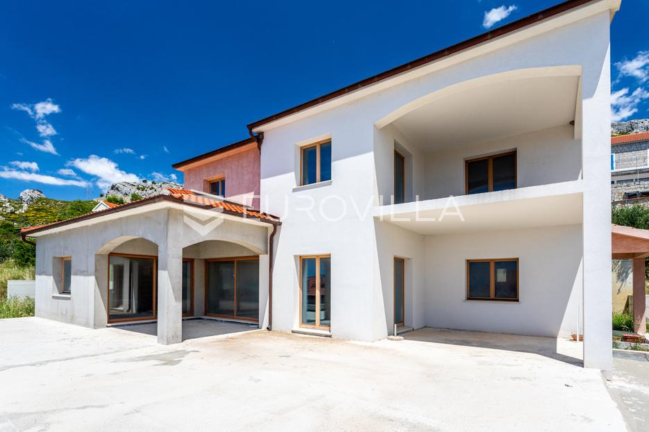 Solin, Kučine, villa s bazenom na mirnoj lokaciji NKP 310 m2 - cover