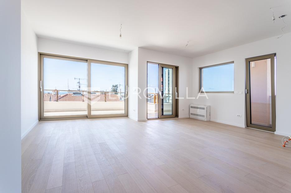 Split, prekrasan penthouse s pogledom na more i grad - cover