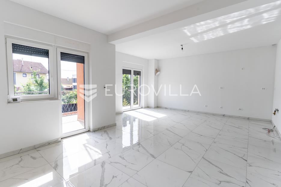 Požega, luksuzan četverosoban dvoetažni stan 104 m2 - cover