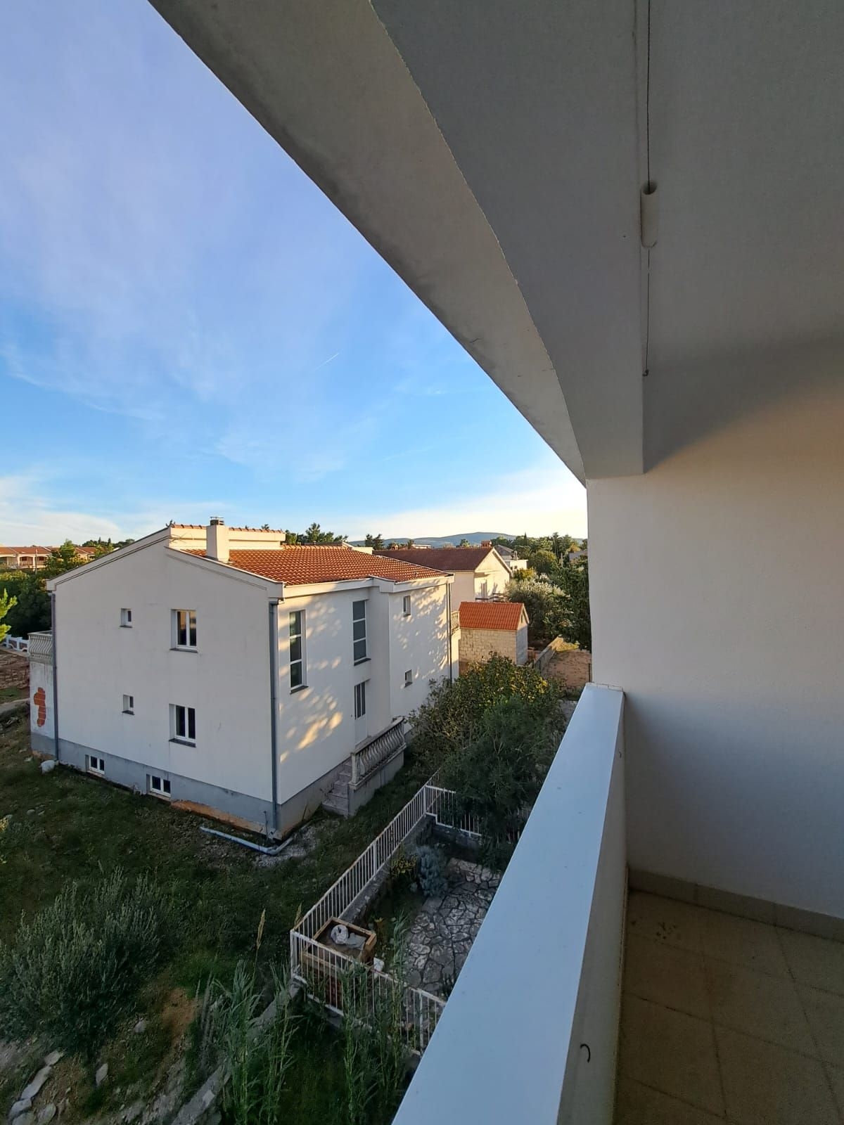 Starigrad, dvoetažni apartman u zgradi s prekrasnim pogledom - cover