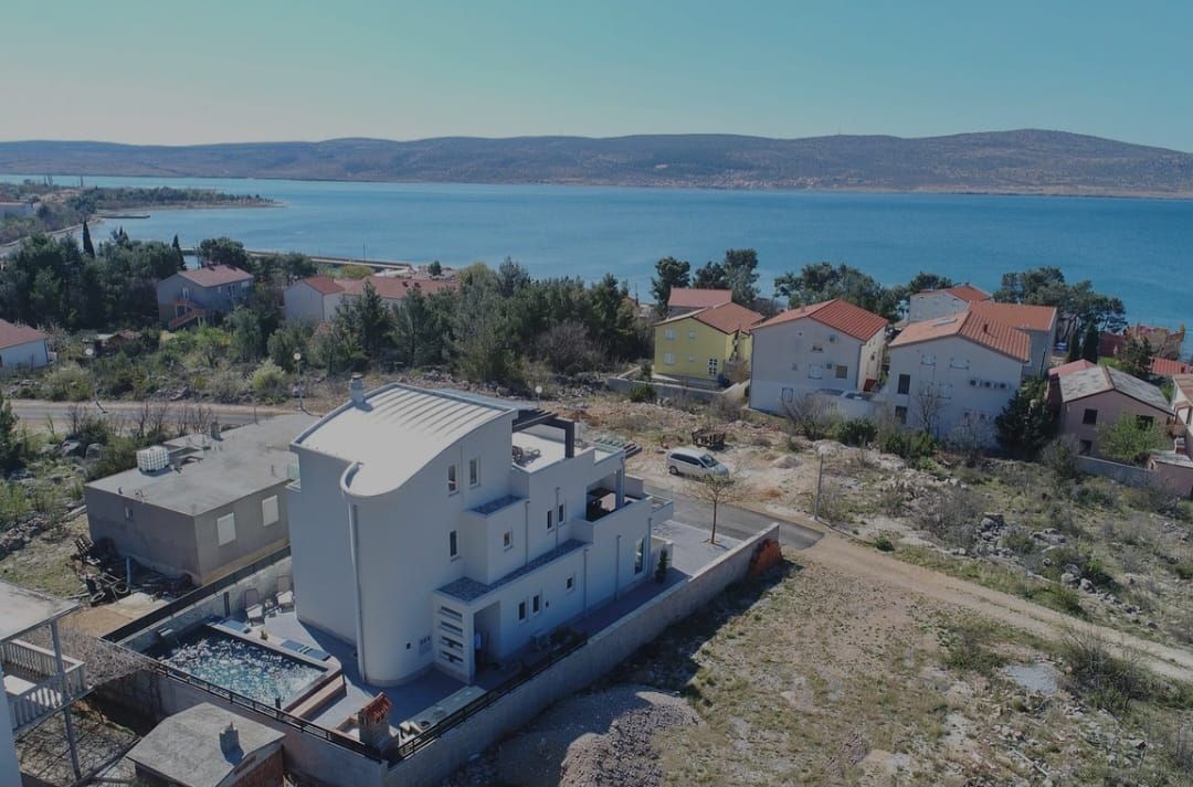 Seline, luksuzna vila s bazenom i panoramskim pogledom na more - cover