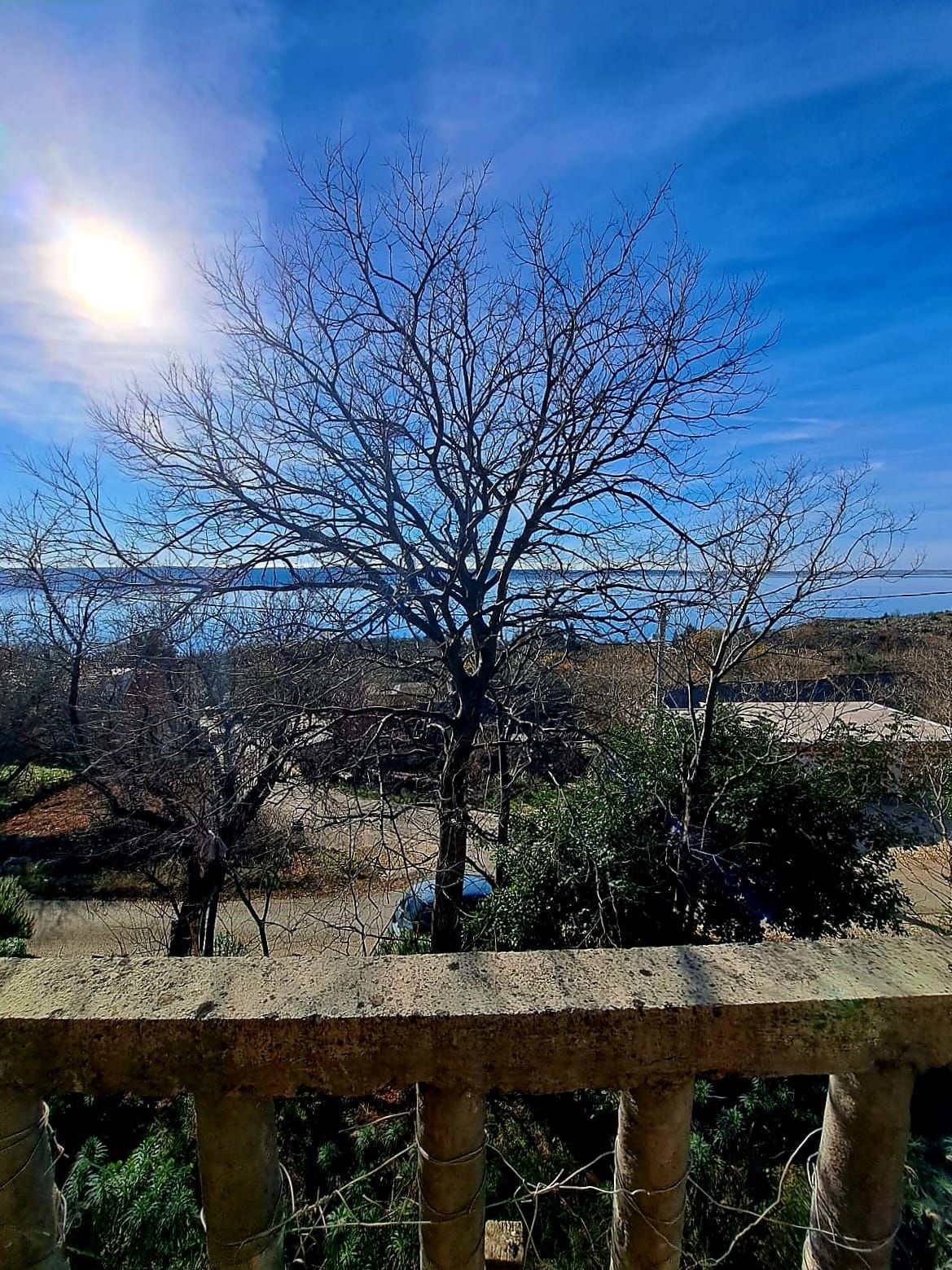 Starigrad, građevinsko zemljište s ostacima stare kuće, pogled na more - cover