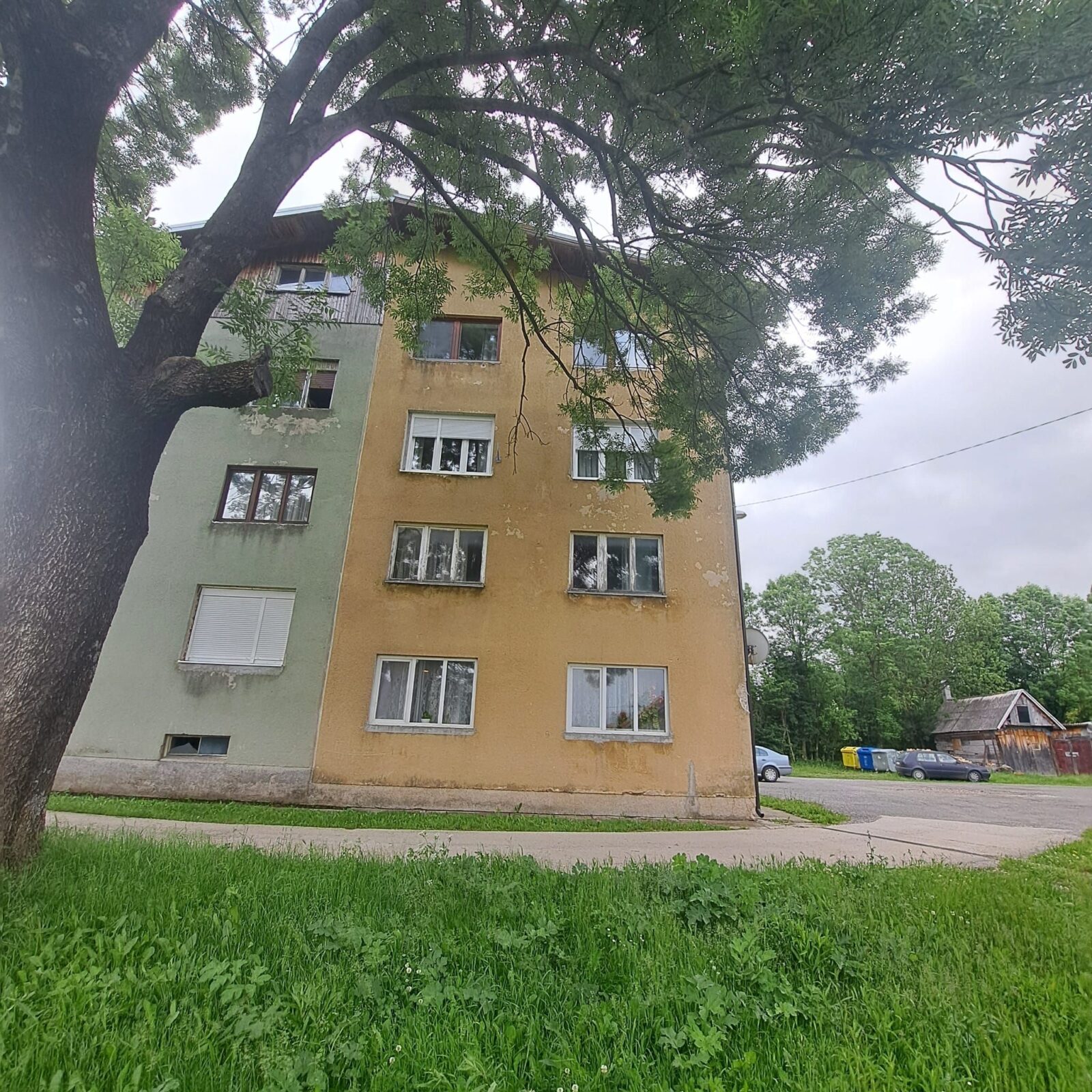 Gračac, novouređeni stan, na odličnoj lokaciji - cover