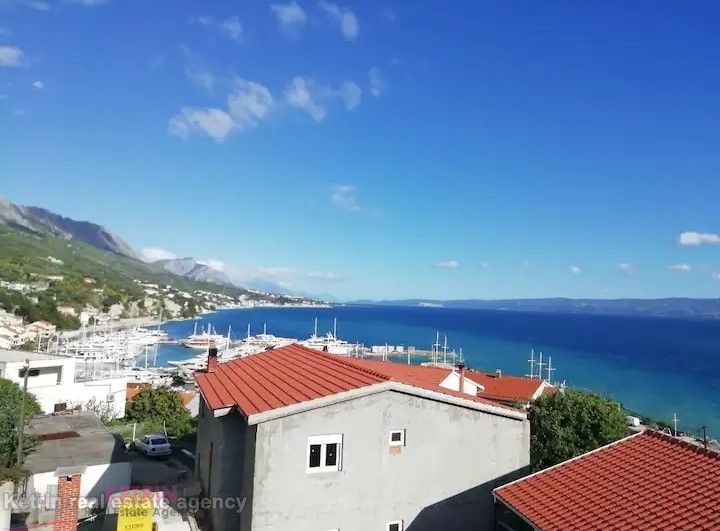 Krilo Jesenice/dvojni objekt s tri stana*** (prodaja) - cover