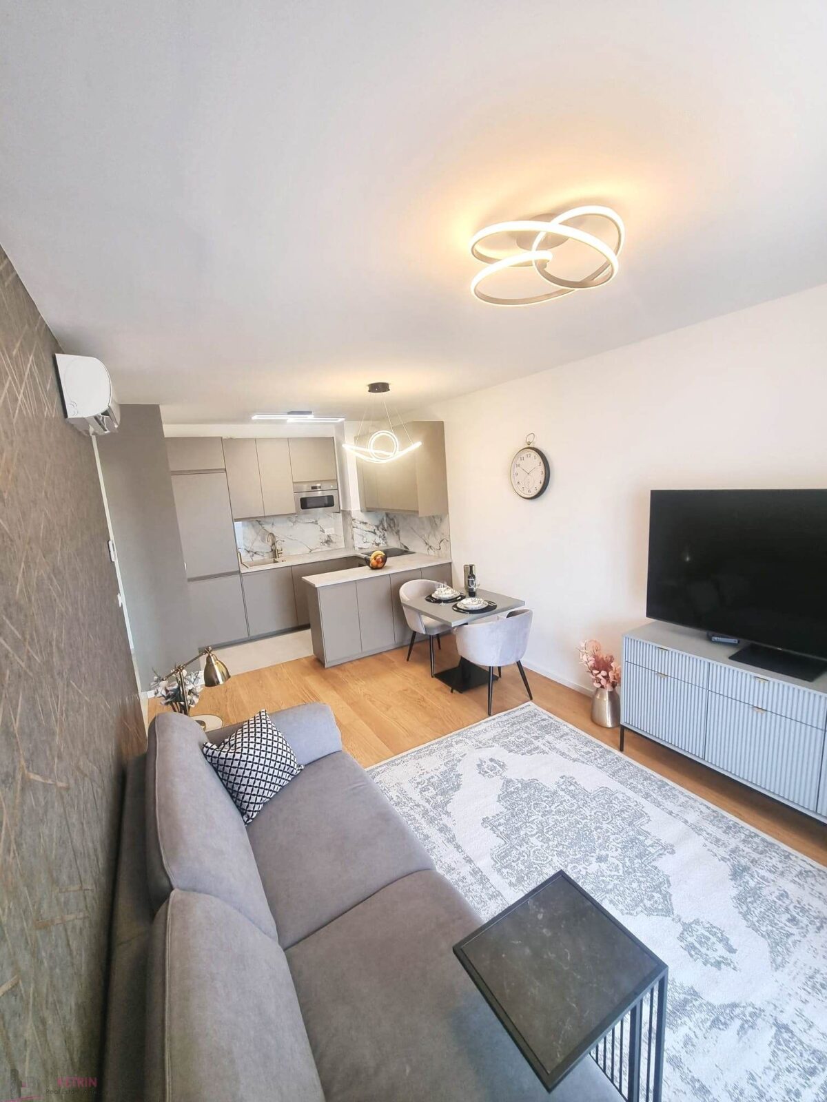 SPLIT/MEJASI-One bedroom apartment long term lease*** - cover