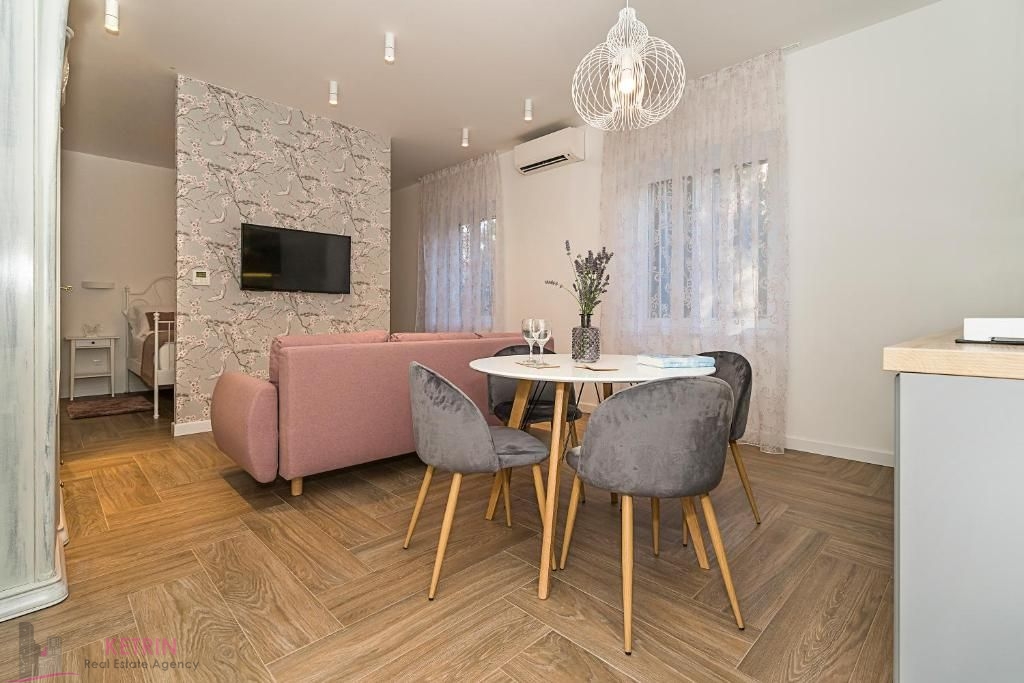 SPLIT/SUKOIŠAN-ONE BEDROOM APARTMENT/long term lease (iznajmljivanje) - cover