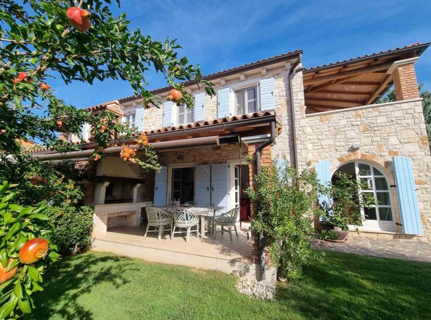 OKOLICA POREČA!!! Dvojna obiteljska kuća sa bazenom, 1 km od mora - cover