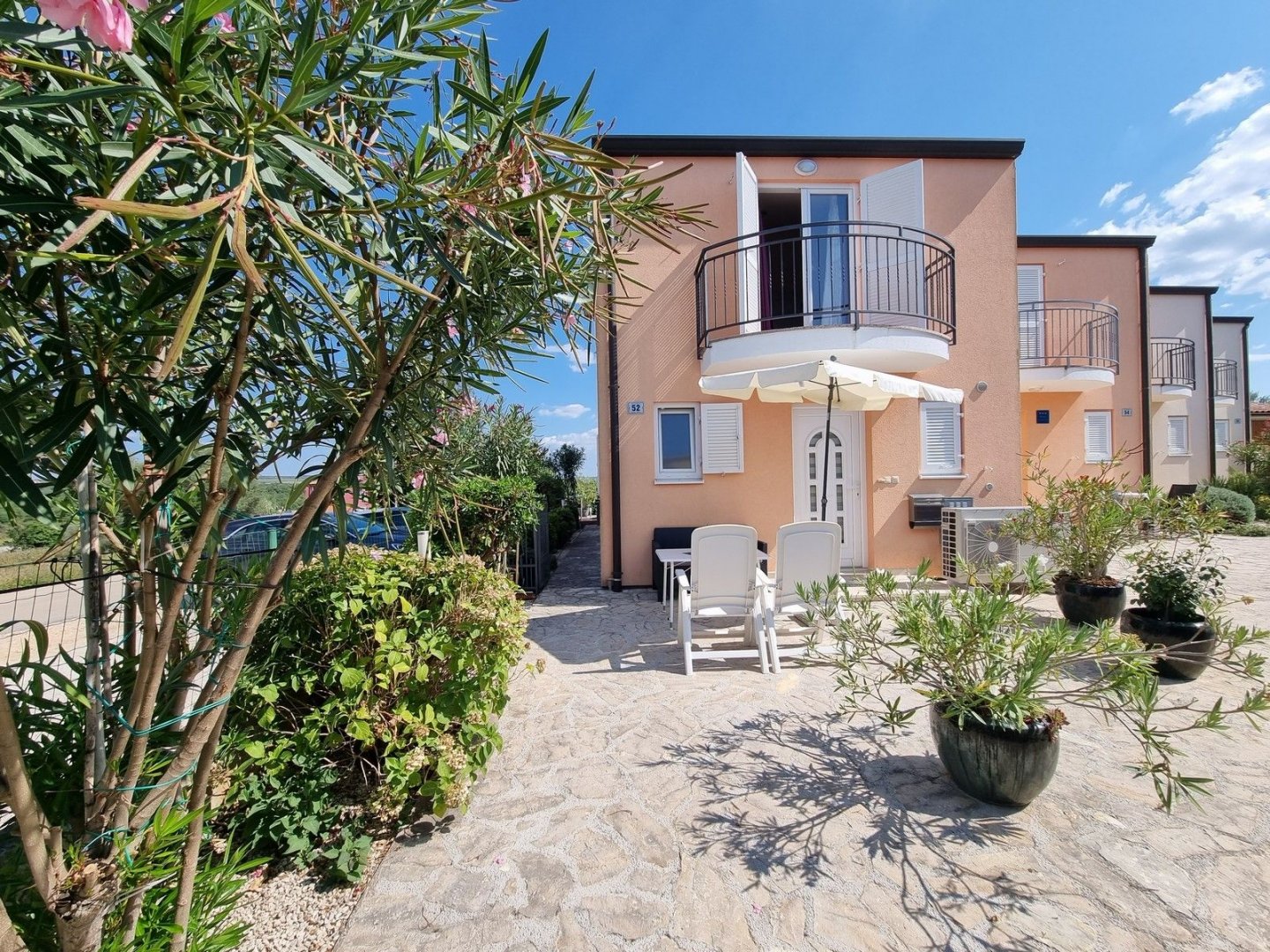 ŠIRA OKOLICA POREČA!!! Prva kuća u nizu sa okućnicom blizu sadražaj, 500 m od centra mjesta - cover