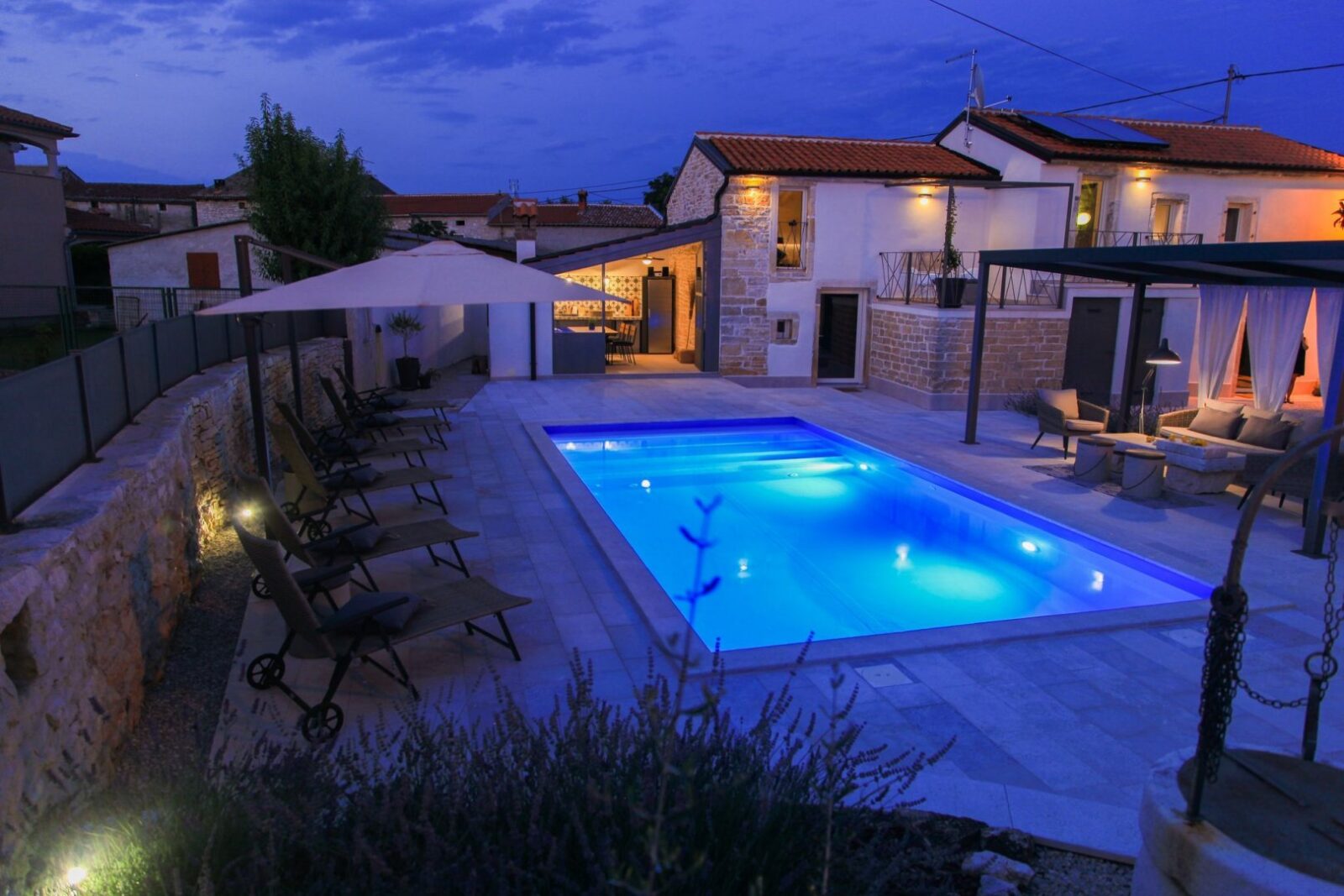 Bogato uređena villa, mirna lokacija - cover