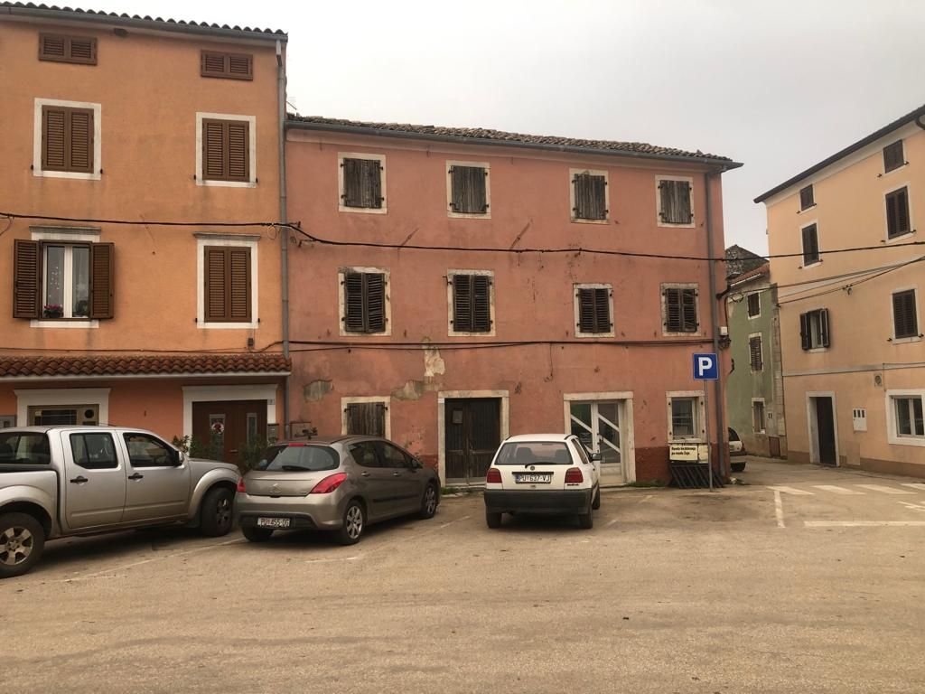 Stambeno - poslovni objekt u centru grada - cover