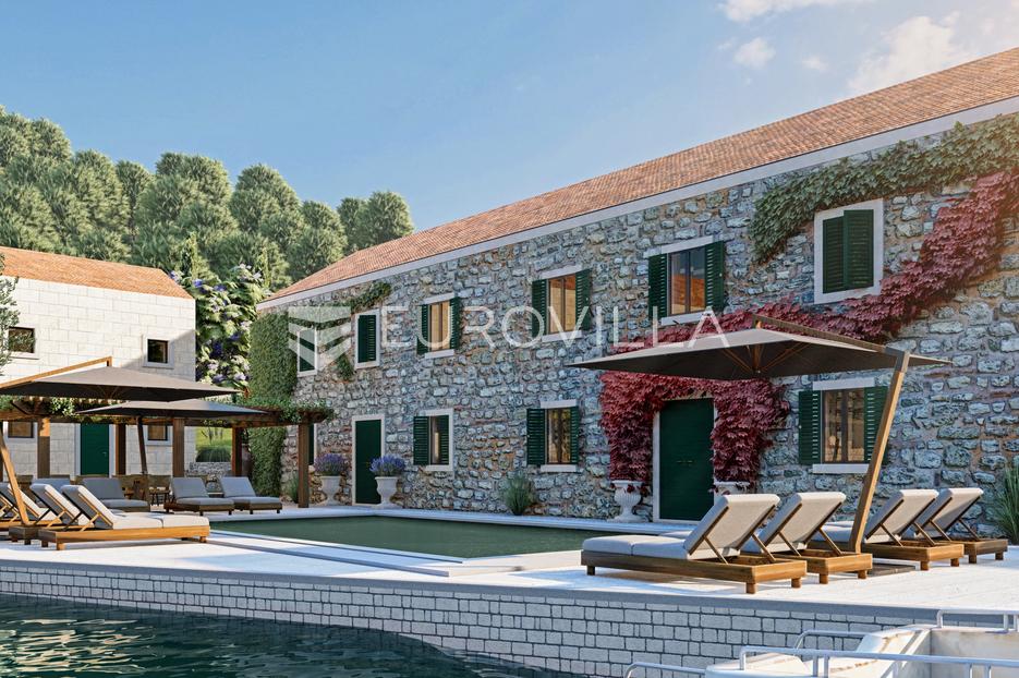 Dubrovnik - okolica, dva kamena objekta prvi red do mora - cover