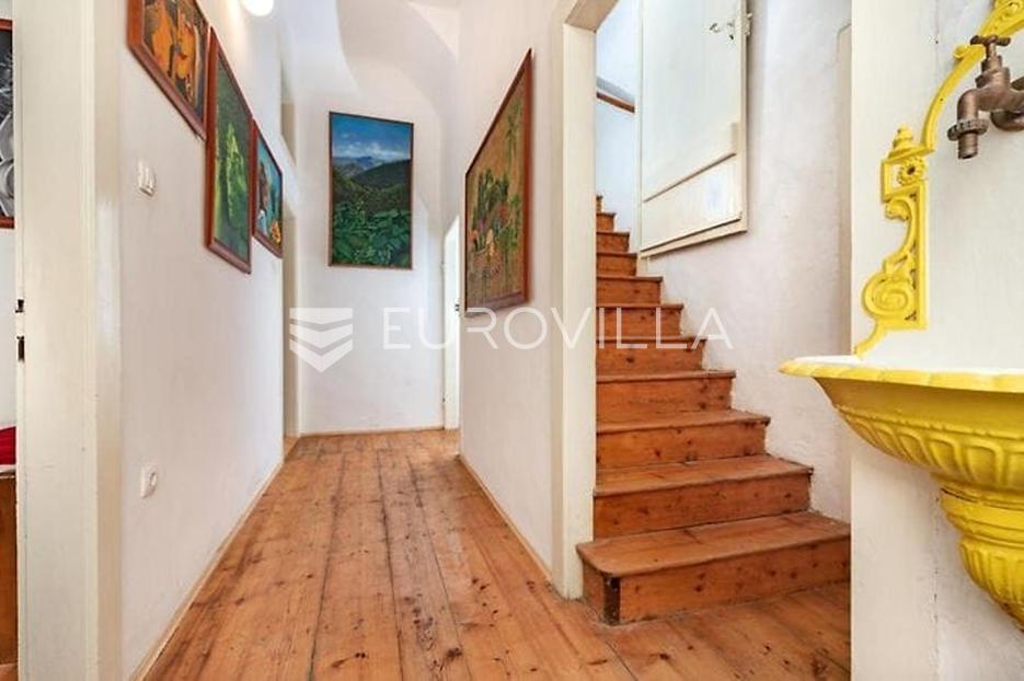 Dubrovnik, Stari grad, kamena kuća na atraktivnoj poziciji - cover