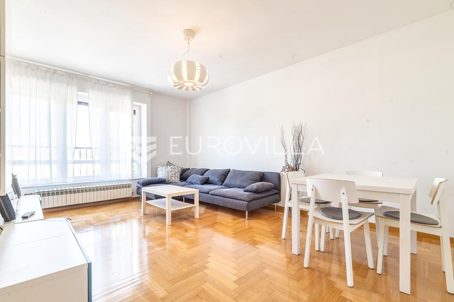 Zagreb, Centar, prostrani dvosobni stan NKP 58m2 - cover