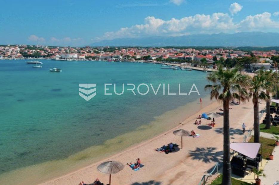 Pag, Novalja dvosoban luksuzan stan u prizemlju s vrtom izgradnji NKP 73 m2, 60 m od plaže - cover