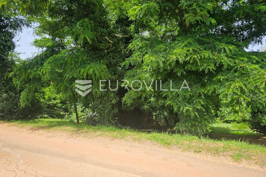 Istra, Tadini, građevinsko zemljište 1109m2 na rubu sela - cover