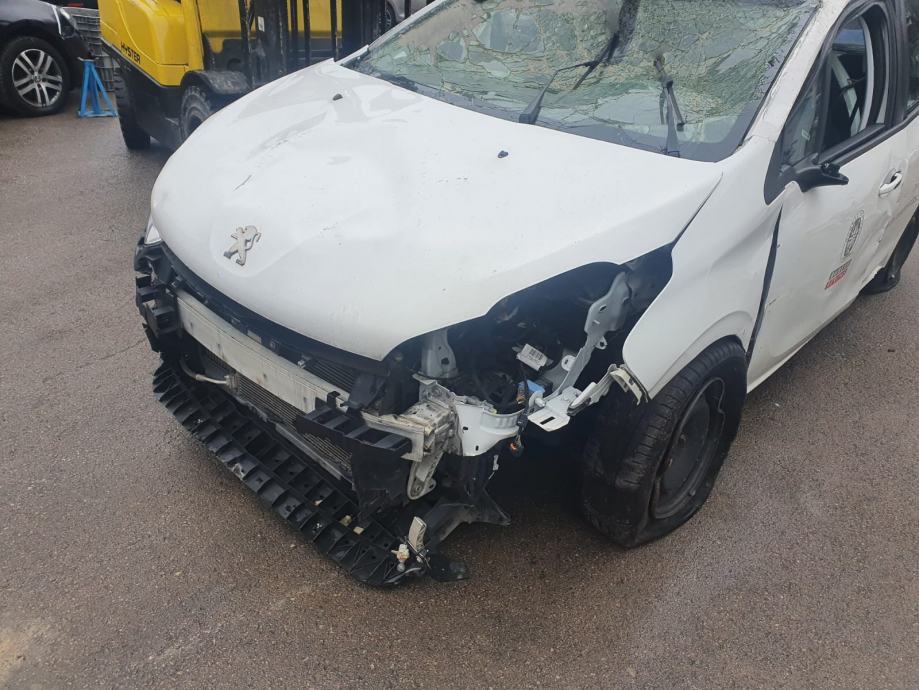Peugeot 208 1,6 BlueHDi - cover